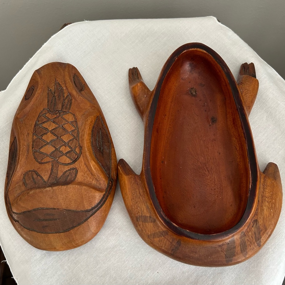 Carved Wooden Frog Box - Picture 7 of 9